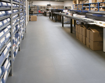 庫房地面處理_采用聯(lián)鎖庫房地面膠墊，一步到位